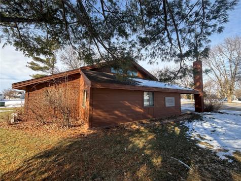 1514 1st Avenue Belle Plaine IA 52208