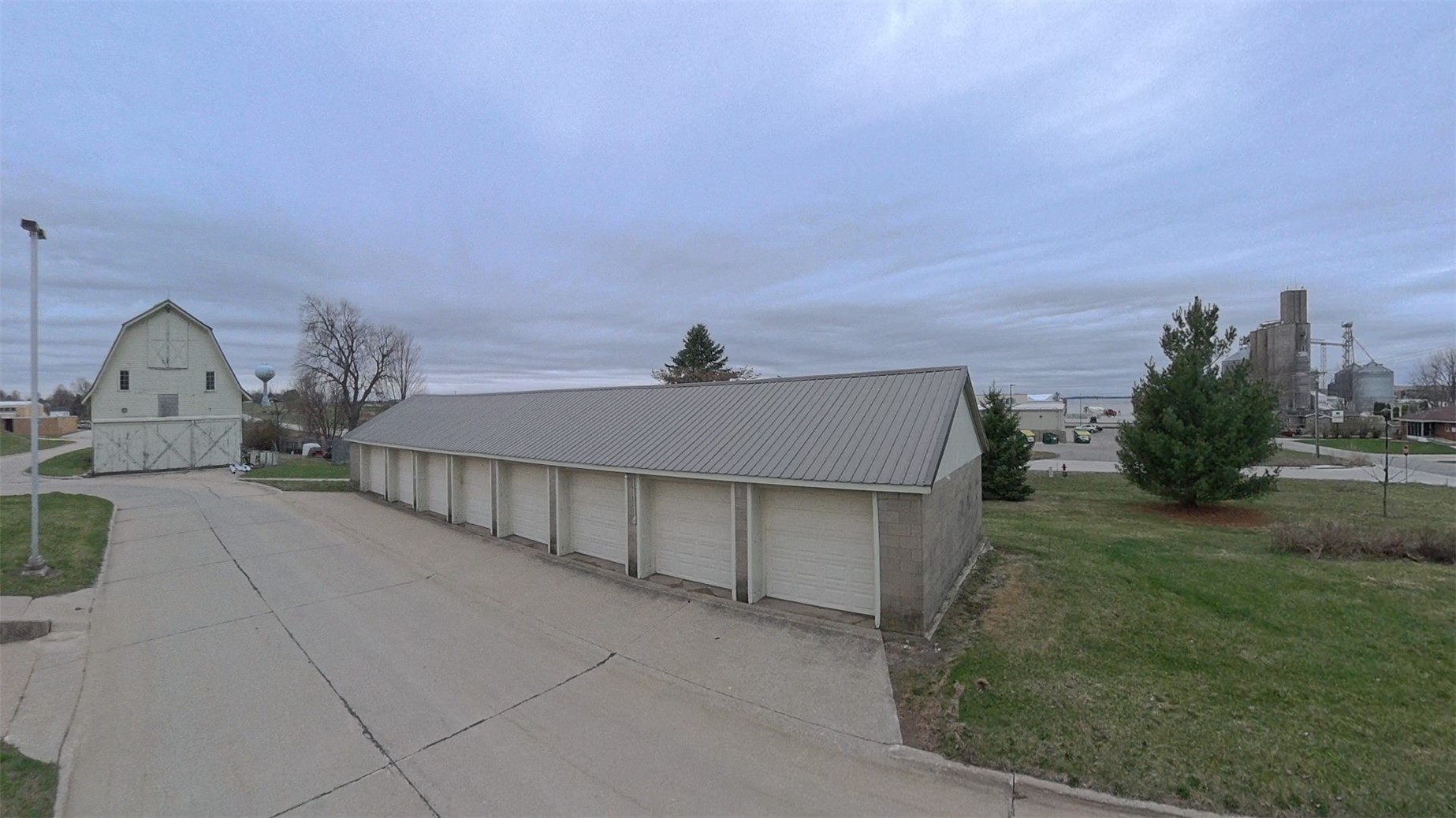 908 J Avenue Vinton IA 52349