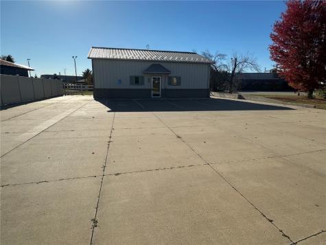 1210 N Center Point Road Hiawatha IA 52233