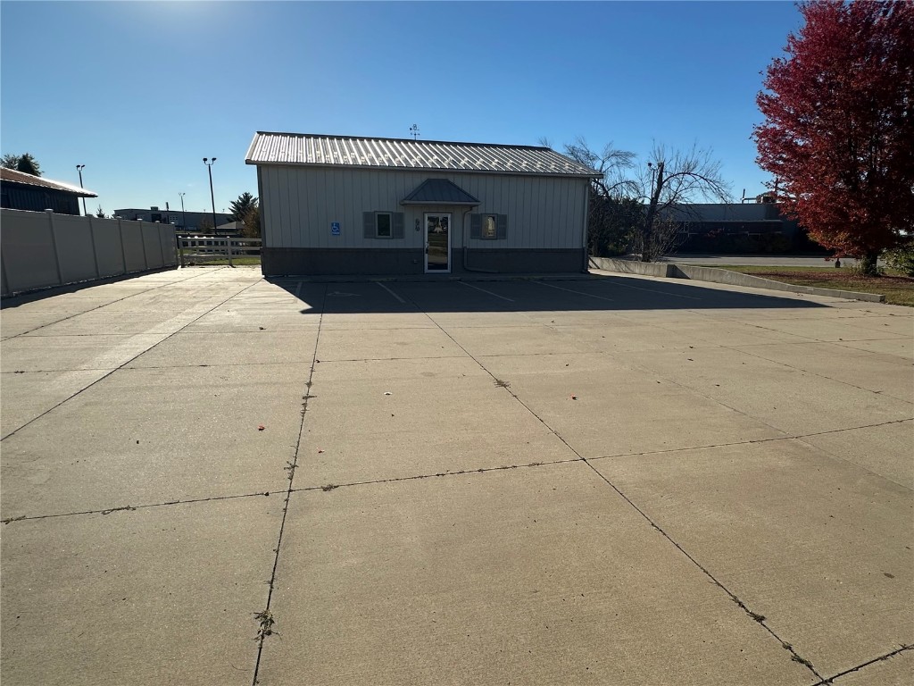 1210 N Center Point Road Hiawatha IA 52233