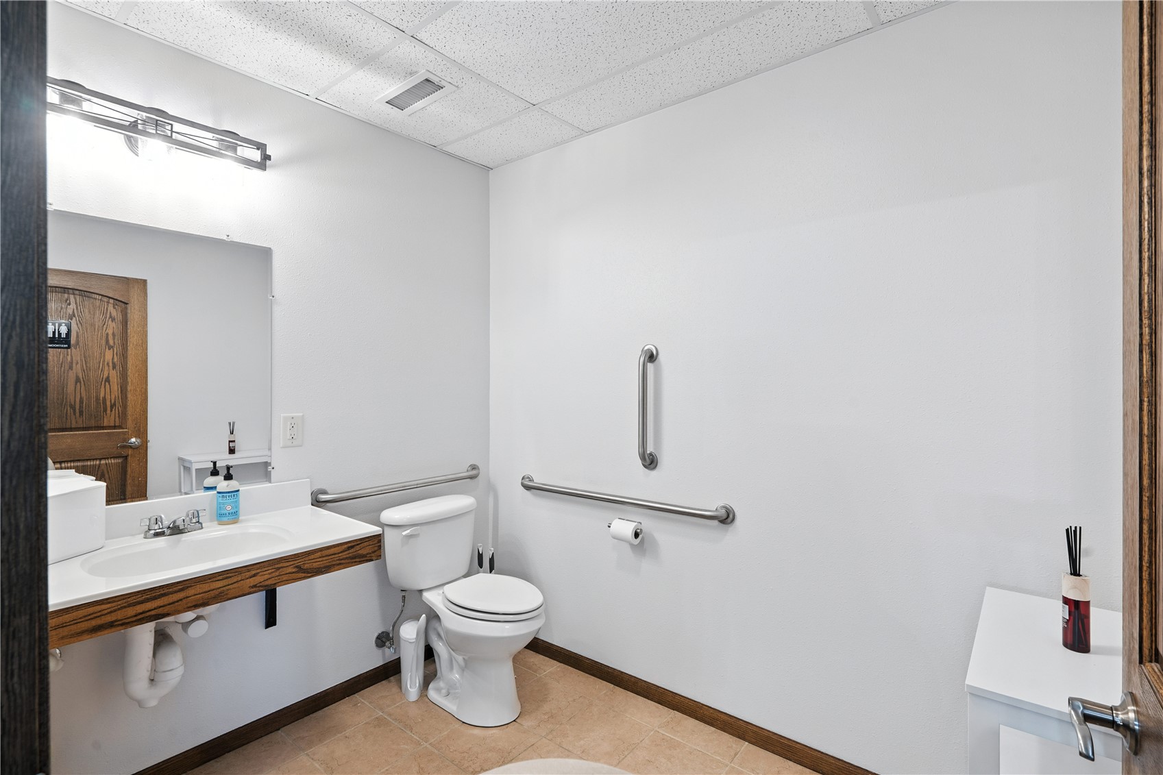 2700 Stonegate Court Hiawatha IA 52233