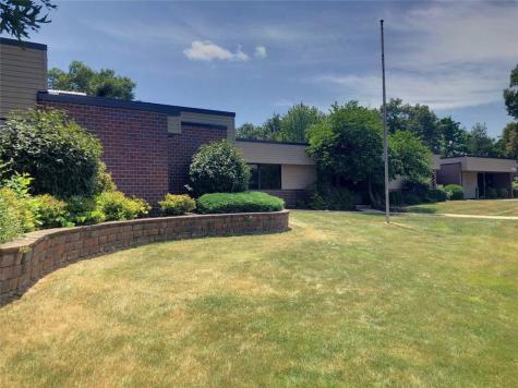 4211 Glass Road NE Cedar Rapids IA 52402