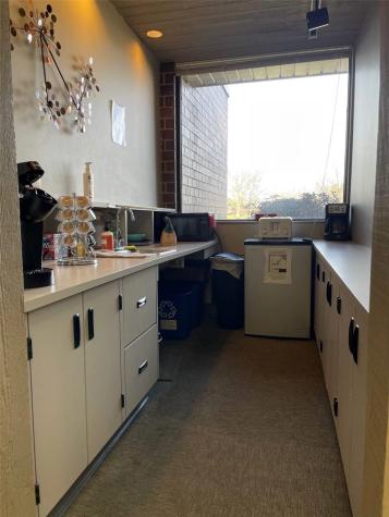 4211 Glass Road NE Cedar Rapids IA 52402