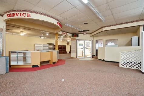 107 S Franklin Street Manchester IA 52057