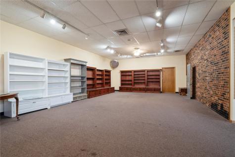 107 S Franklin Street Manchester IA 52057