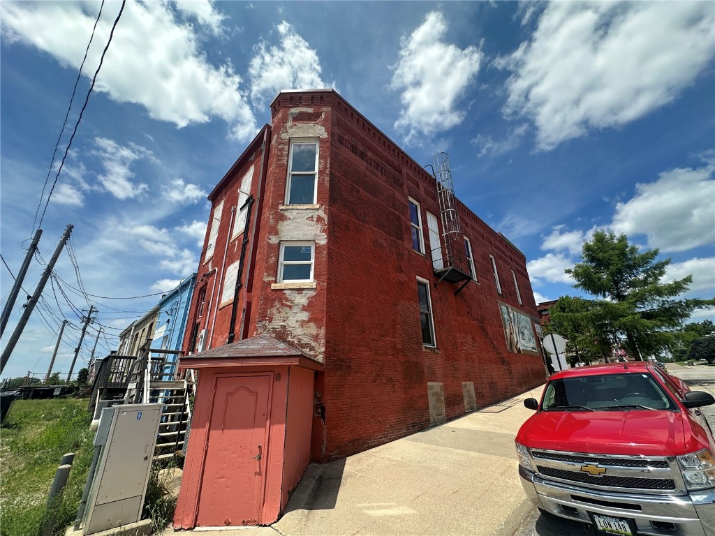731 12th Street Belle Plaine IA 52208
