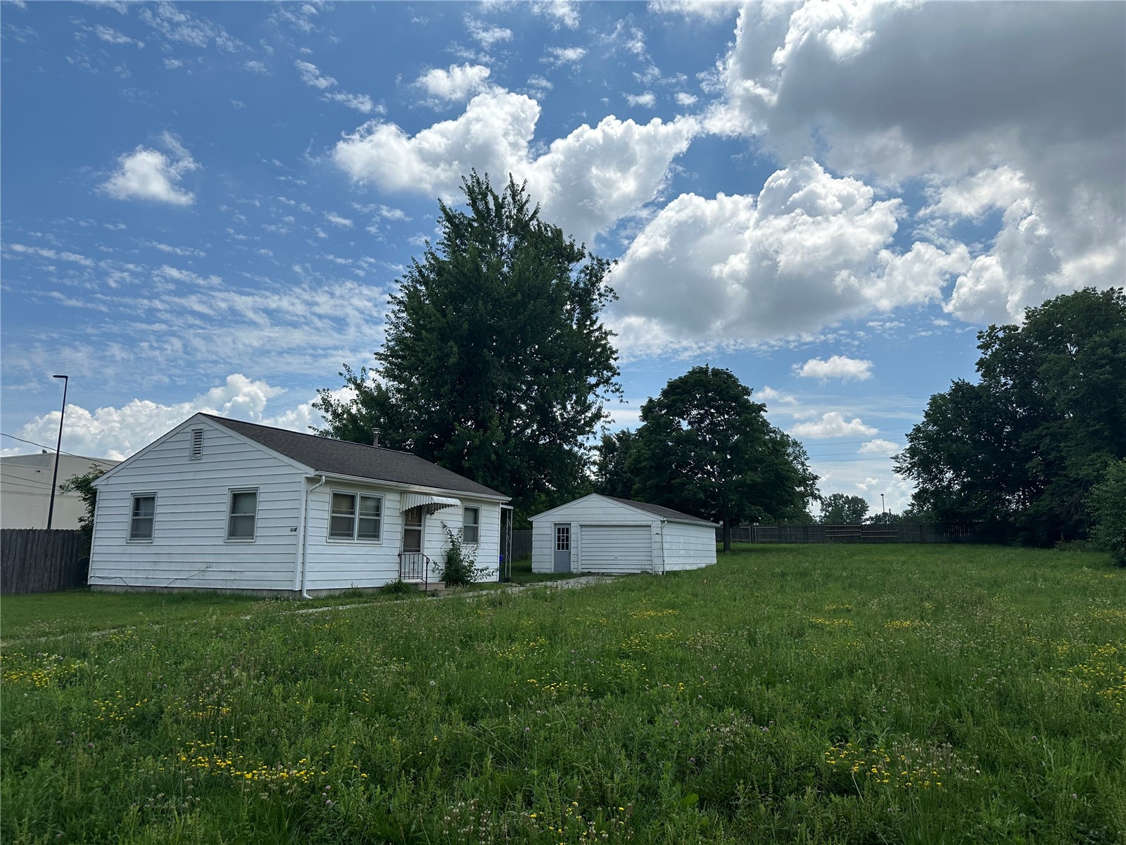 1635 & 1639 Center Street NE Cedar Rapids IA 52402