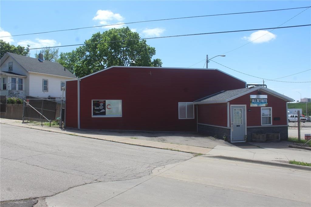 748/804 Center Point Road NE Cedar Rapids IA 52402