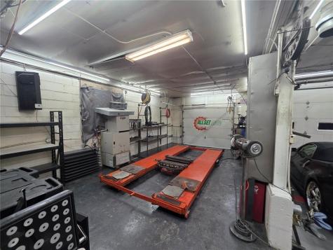 748/804 Center Point Road NE Cedar Rapids IA 52402