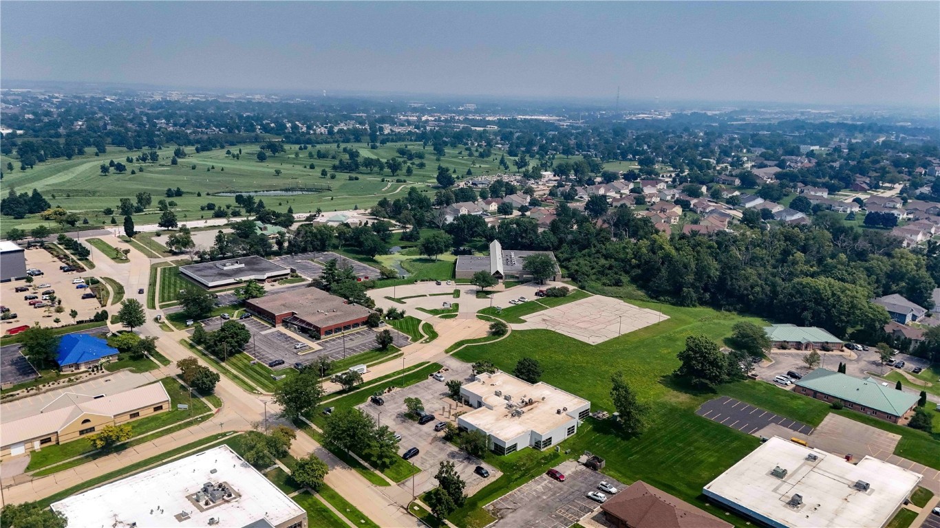 3950 River Ridge Drive NE Cedar Rapids IA 52402