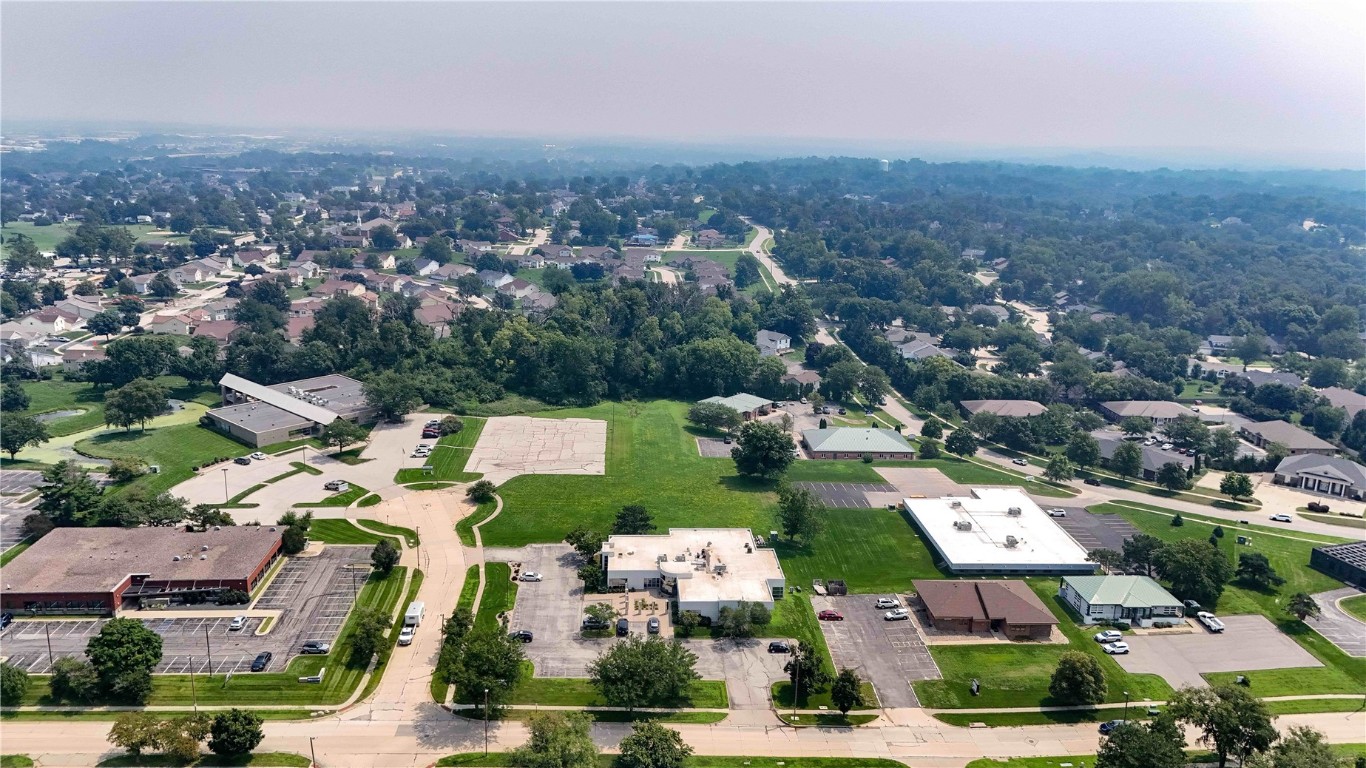 3950 River Ridge Drive NE Cedar Rapids IA 52402