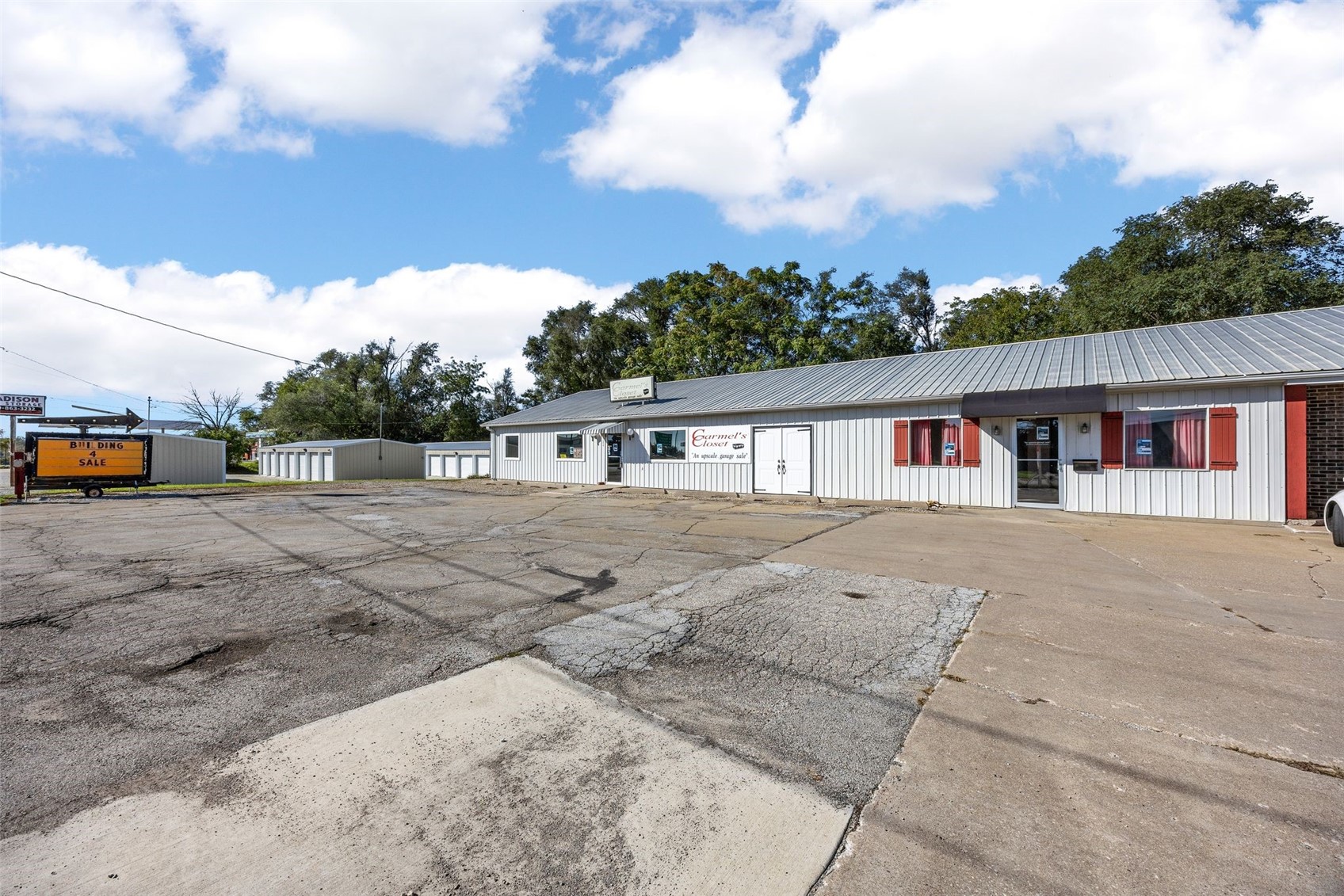 1054 W Madison Street Washington IA 52353