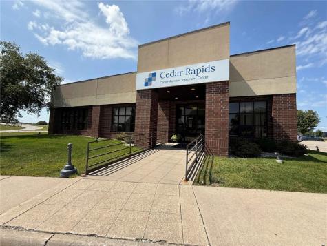 5005 Bowling Street SW Cedar Rapids IA 52404