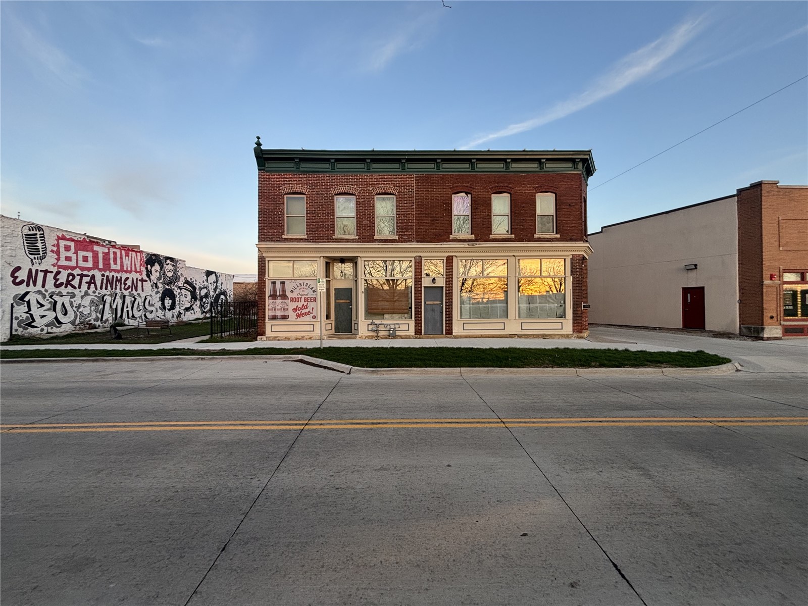 219 16th Avenue SE Cedar Rapids IA 52401