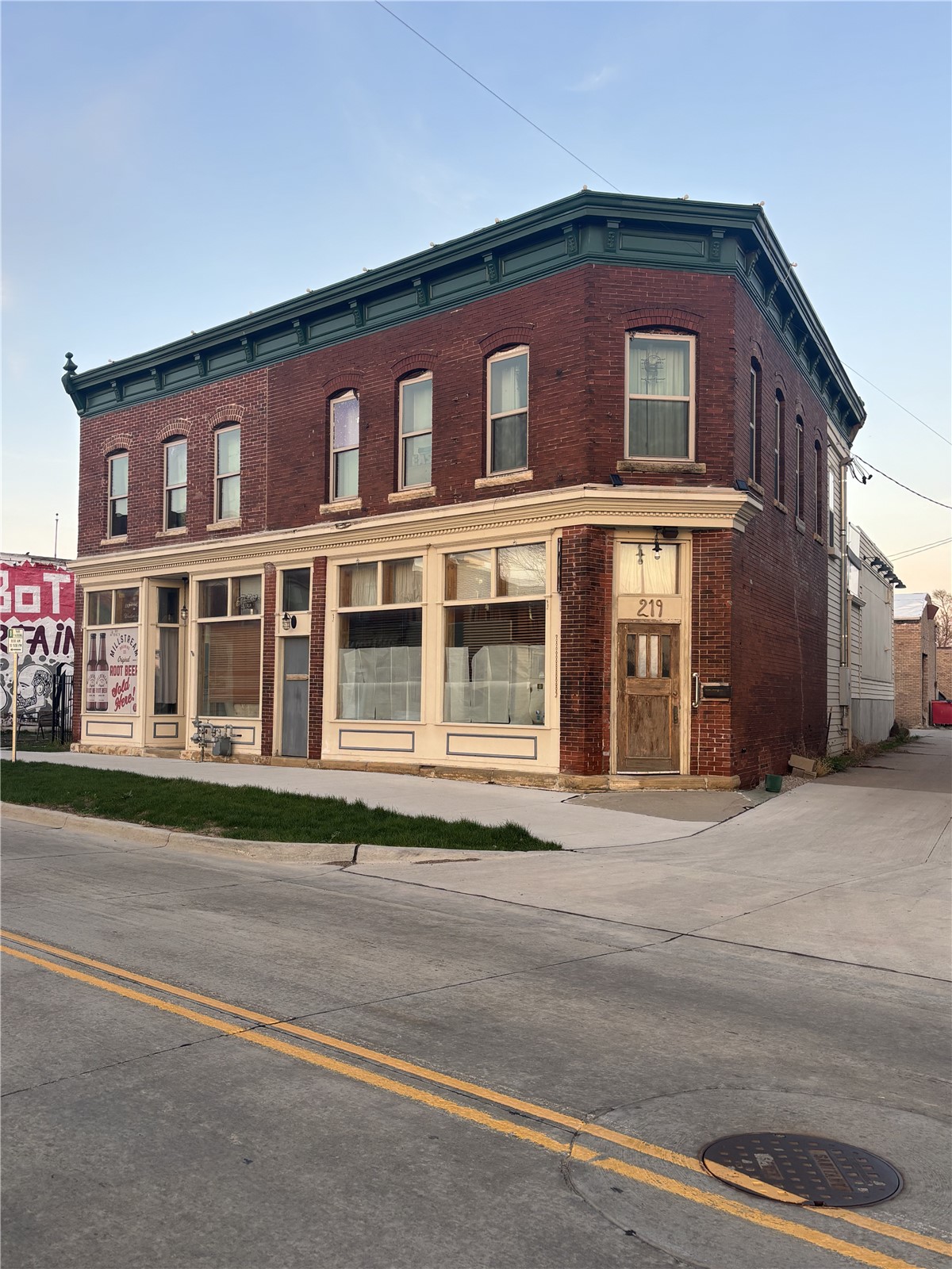 219 16th Avenue SE Cedar Rapids IA 52401