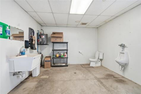 1004 Grant Street Manchester IA 52057