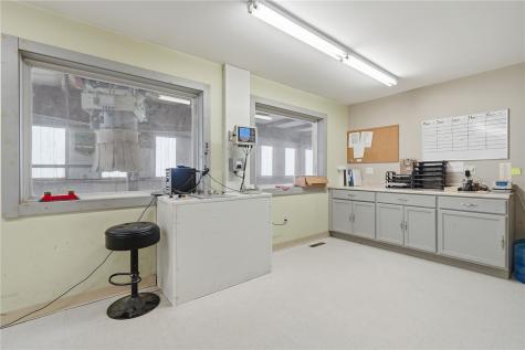 1004 Grant Street Manchester IA 52057