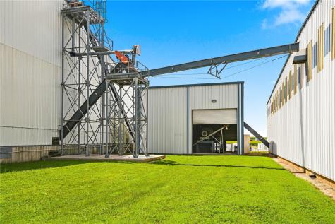 1004 Grant Street Manchester IA 52057