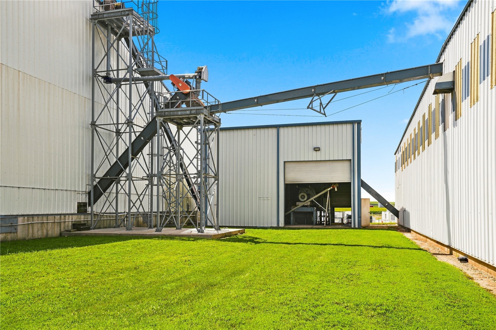 1004 Grant Street Manchester IA 52057