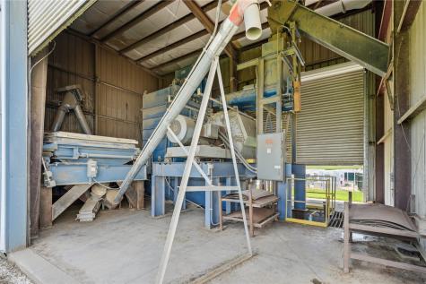 1004 Grant Street Manchester IA 52057