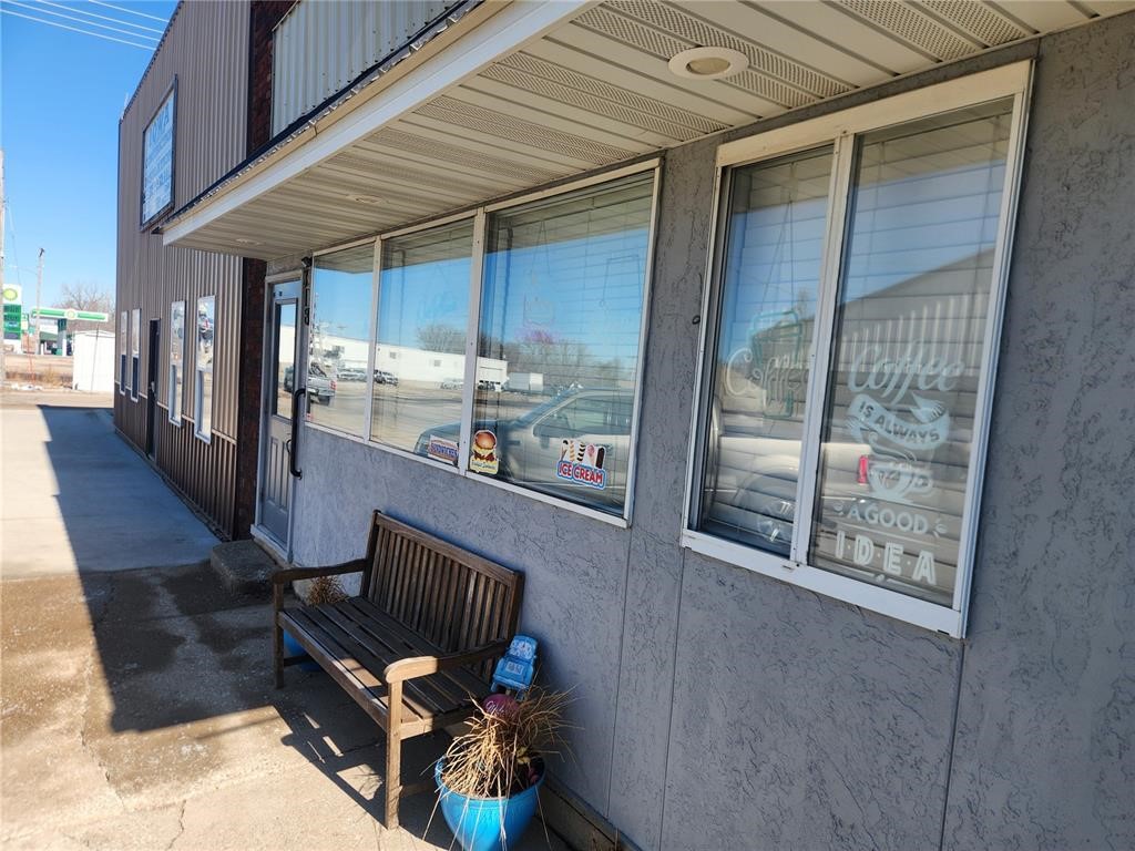318 Locust Street NE Blairstown IA 52209