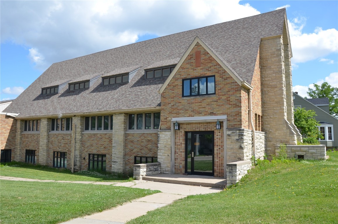 2100 1st Avenue NE Cedar Rapids IA 52402