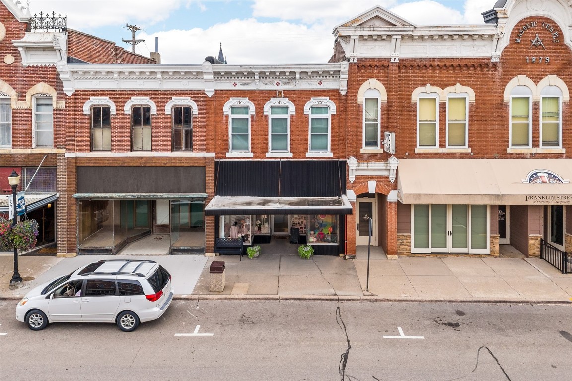 114 S Franklin Street Manchester IA 52057