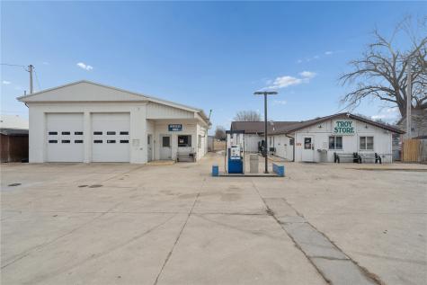5913 Troy Mills Road Coggon IA 52218