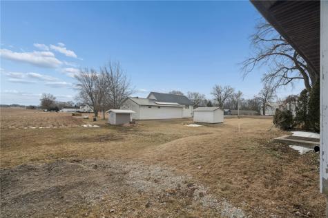 5913 Troy Mills Road Coggon IA 52218