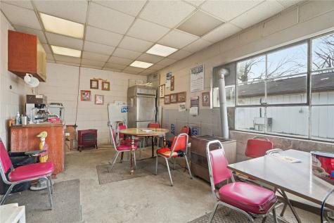 5913 Troy Mills Road Coggon IA 52218