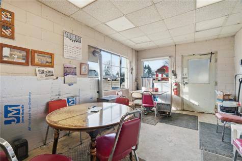 5913 Troy Mills Road Coggon IA 52218