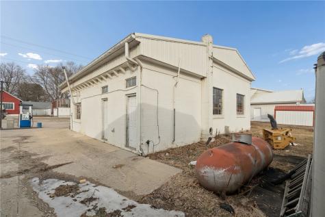5913 Troy Mills Road Coggon IA 52218