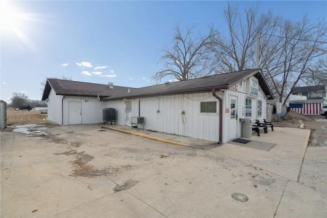 5913 Troy Mills Road Coggon IA 52218