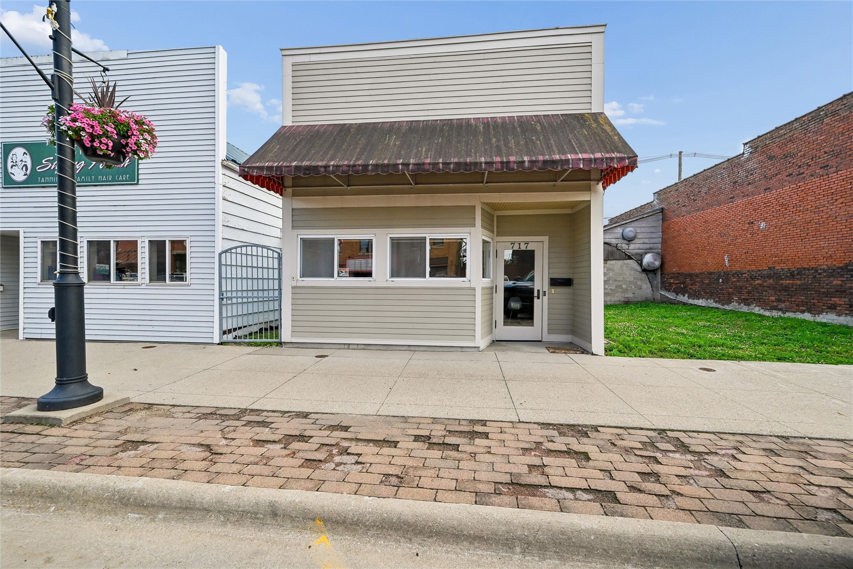 717 12th Street Belle Plaine IA 52208