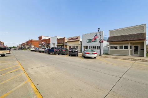 717 12th Street Belle Plaine IA 52208