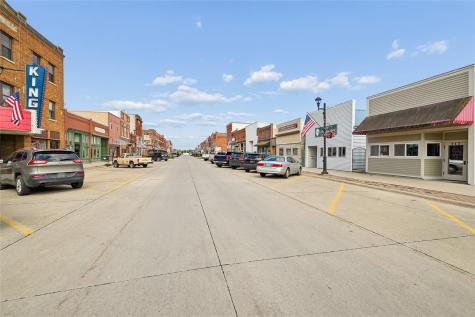 717 12th Street Belle Plaine IA 52208