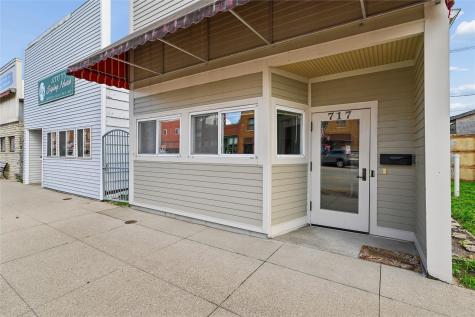 717 12th Street Belle Plaine IA 52208