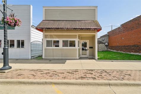 717 12th Street Belle Plaine IA 52208
