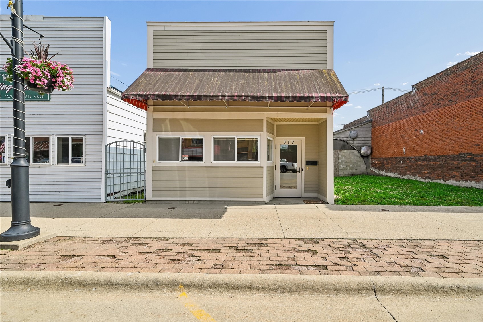 717 12th Street Belle Plaine IA 52208