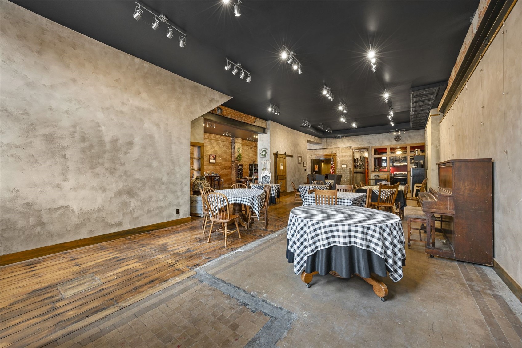 106 E Main Street Anamosa IA 52205