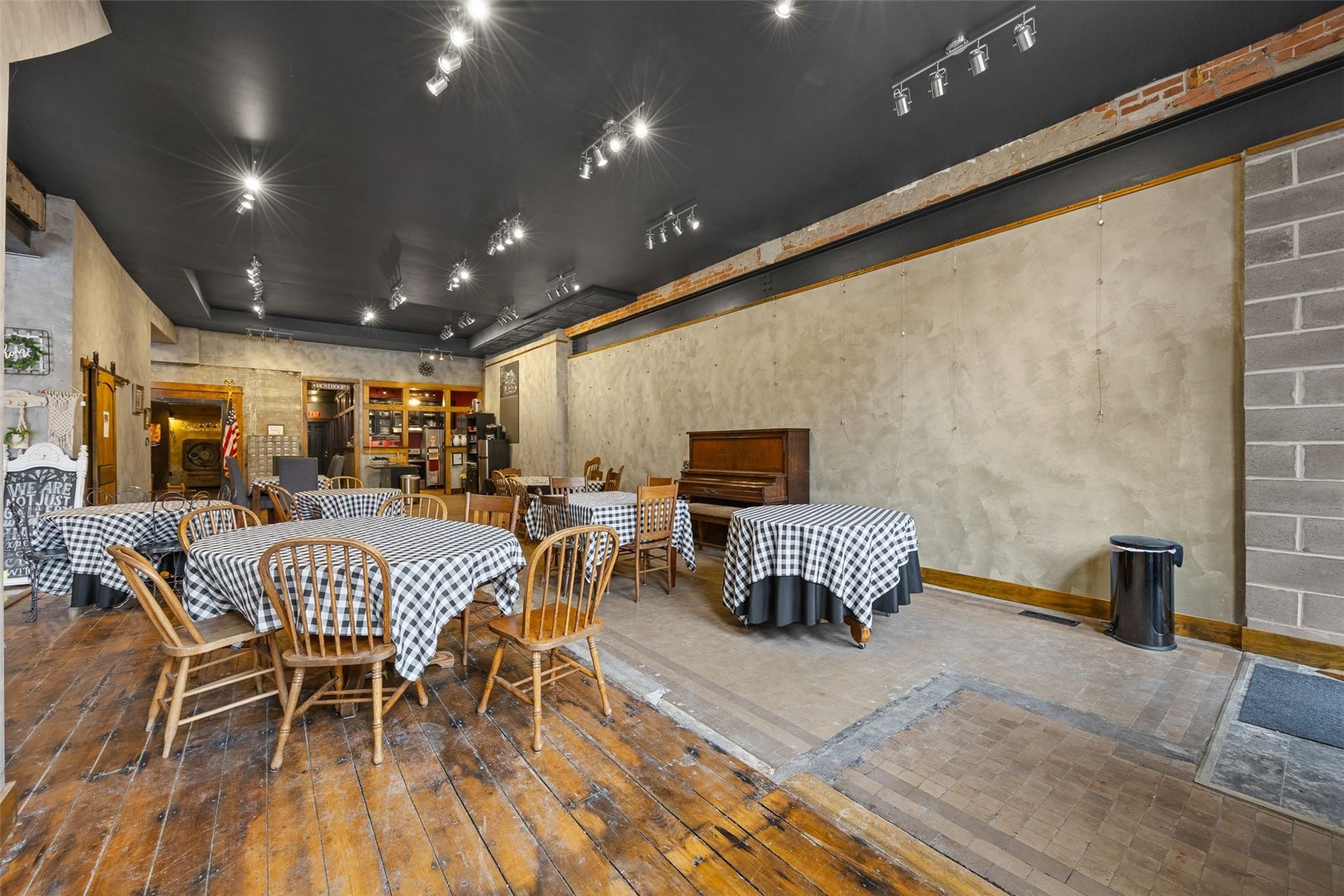 106 E Main Street Anamosa IA 52205