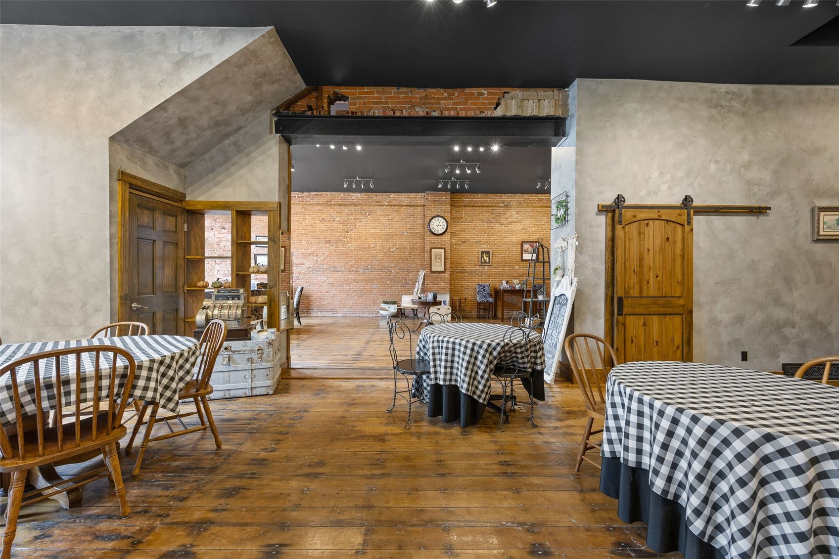106 E Main Street Anamosa IA 52205