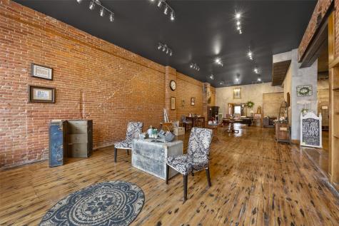106 E Main Street Anamosa IA 52205