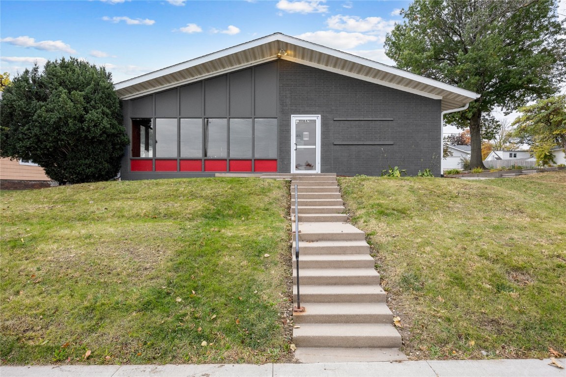 1847 E Avenue NE Cedar Rapids IA 52402