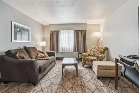 90 Twixt Town Road NE Cedar Rapids IA 52402