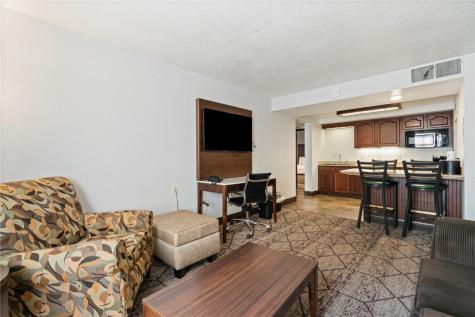 90 Twixt Town Road NE Cedar Rapids IA 52402