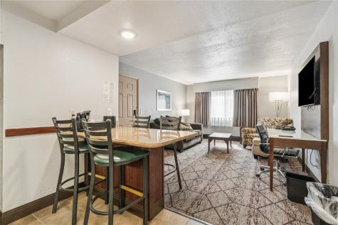 90 Twixt Town Road NE Cedar Rapids IA 52402