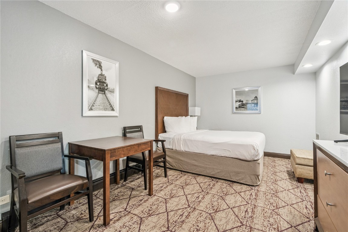 90 Twixt Town Road NE Cedar Rapids IA 52402