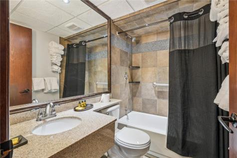 90 Twixt Town Road NE Cedar Rapids IA 52402