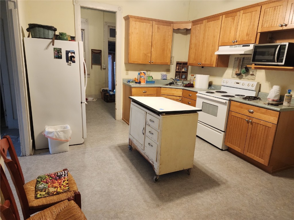1128 Marengo Avenue Marengo IA 52301